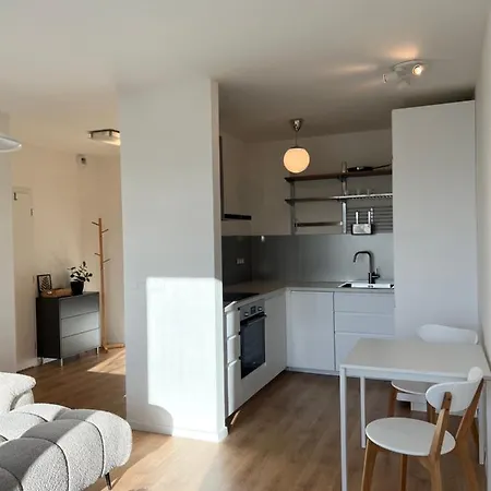 Апартаменты Contemporary Airport Retreat Братислава