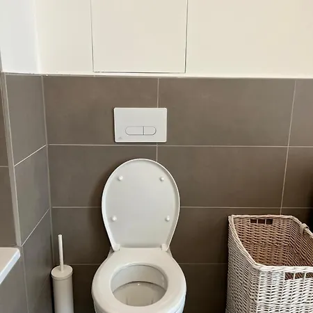 Contemporary Airport Retreat * Братислава